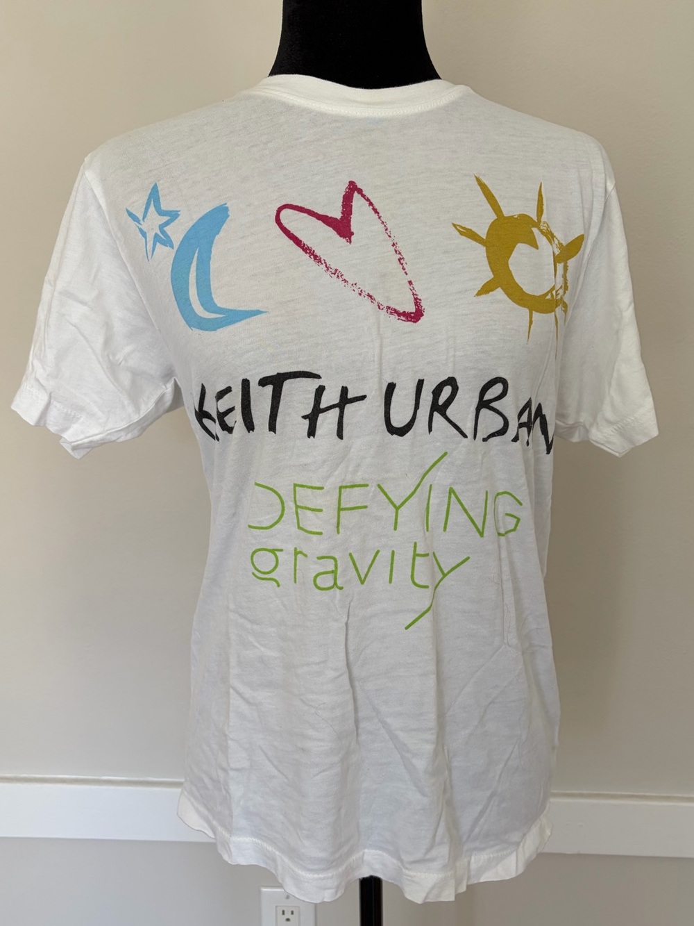 Vintage Y2K 2009 Keith Urban Defying Gravity Graphic White Concert Tee Size Med